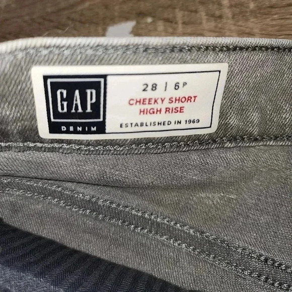 GAP Cheeky Short High Rise Button Fly Denim Cutoff Jean Shorts Daisy Dukes 28 6P - Picture 5 of 7